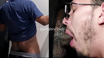 Preview 4 of Public Live On Cam - DOTADO PENTELHUDO GOZANDO NO GLORYHOLE (COMPLETO NO RED)