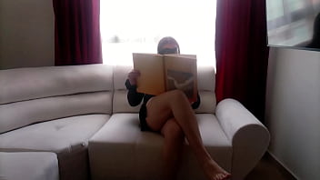 Preview 1 of 60 Year - Hermanastra Latina Se Calienta Leyendo Libro Antiguo De Sexo Se Mete Los Dedos Y Chupa La Verga De Su Hermanastro En Brooklyn Usa 1 FULLONXRED