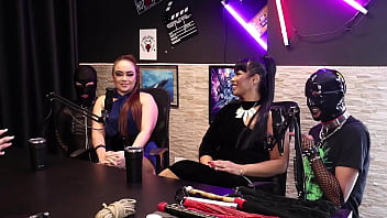 Preview 4 of Mom Fuck Son And His Friend - Ramona se sentiu libertadora ao contar para sua fam&iacute_lia o que faz - Inara &agrave_ Doutrinadora e Goddess Lohan
