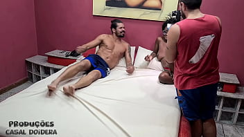 Preview 1 of Suny Leone Songdesi Look - Bastidores da grava&ccedil_&atilde_o da novinha Saphira fodendo com os amigos do marido dela - Negro Blue Rj - Jr Doidera - AntonyVtt