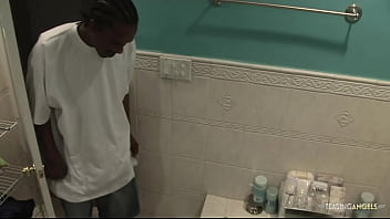 Preview 1 of Tiny Japan Youjizz - After washing her big pussy the guy fucked the ebony milf with his BBC