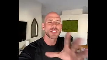 Preview 1 of Night Gril Porn - Jonny sins message to rockstar.watch it on youtube @cliff plays