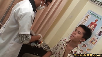 Preview 1 of Beeg Sx Videos - Medic Asian gay barebacks Asian patient in doggystyle