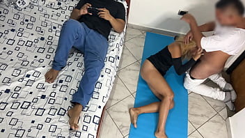 Preview 2 of Sister Feets - Me Gusta que el Masajista me Haga Masaje en mi Culo y mi Vagina al Frente de mi Marido Cornudo NTR Netorare