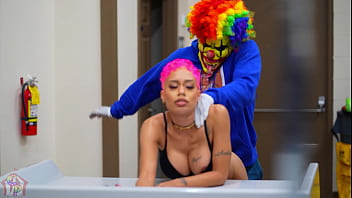 Preview 2 of Vidio Lucu - Ebony Pornstar Jasamine Banks Gets Fucked In A Busy Laundromat by Gibby The Clown