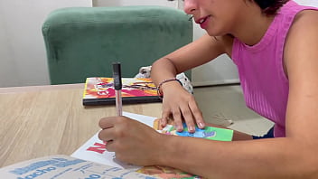 Preview 1 of Vedeo Endenxxx Hd - Le ayudo con las tareas de la escuela a mi peque&ntilde_a hermanastra y me la termino follando duro hasta correrme.