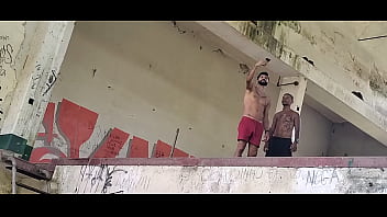 Preview 1 of Whit Big Ass Loving - Bastidores - Uma foda nas alturas em galp&atilde_o abandonado longe da civiliza&ccedil_&atilde_o,  esses dois sabem aproveitar o tempo.