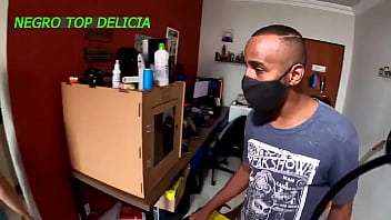 Preview 1 of Jilat Burit Lesbian - Fui consertar o encanamento,  e acabei metendo o cano