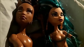 Preview 4 of Juicy Wife And Mom - Clawd d&eacute_fonce la chatte de n&eacute_f&eacute_ra,  draculaura le d&eacute_couvre
