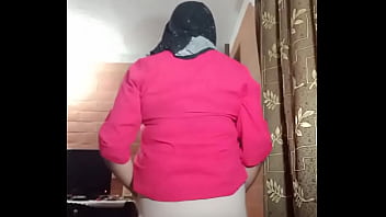 Preview 1 of Mom Swep Son - La sexy crossdresser Liseth marca su culo,  su tanga y su delicioso pene.
