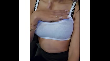 Preview 1 of Como Hacer El Amor - Liloo adore caresser ses gros seins