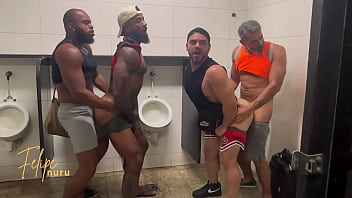 Preview 2 of I Love You Xxxbf - BANHEIR&Atilde_O,  AVENTURAS DO CARNAVAL DO NURU