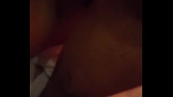 Preview 3 of Hindi Sex Videohindi - punhetando  o marido  e levando socada do comedor pauzudo