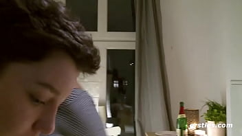 Preview 1 of Buzzer School Girls Sex - Ersties: Birgit und Effie treffen sich zu einem romantischen Abendessen mit scharfen Zutaten