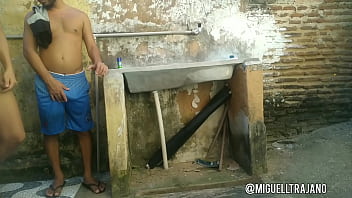 Preview 1 of Katerina Stark Bbc Anal - O Parrud&atilde_o da Favela Finge Que &eacute_ Barbeiro S&oacute_ Pra Comer o C&uacute_ dos Clientes
