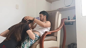 Preview 2 of Sxxy Vediyo - que sexy y deliciosa mamada de mi hermanastra termino follandola