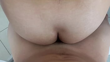 Preview 2 of 16 Saal Ki Ladki Ki Chudai Bf - me ducho con mi hermanastra y me la follo duro hasta correrme en ella (parte 2)