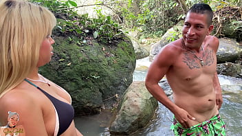 Preview 1 of Denali Fuck Sophie Dee - Me follo al chico que conoc&iacute_ por Tinder en el Rio
