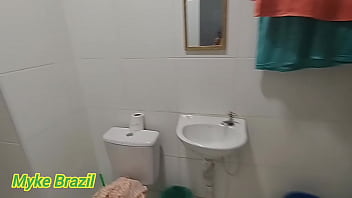 Preview 1 of Kinap And Sex - Depois do banho a gostosa Larissa Leite faz aquela putaria gostosa comigo no sof&aacute_ com direito a o cuzinho rosado dela