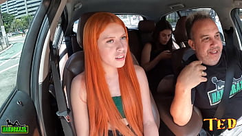 Preview 2 of Rentv Sex - linda ruiva resolve ser atriz porn&ocirc_ e entrou pelada no carro