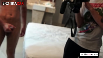 Preview 3 of Daphany Daniel - Ruiva dando pra tres machos no motel,  safado arrega&ccedil_a o cu dela pro c&acirc_mera ver - Karol RedXX - Completo no RED