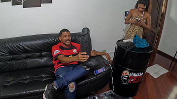 Preview 3 of Child Boy Aunty - Leo Ogro tr&aacute_s a nova namorada na mans&atilde_o para levar ferro