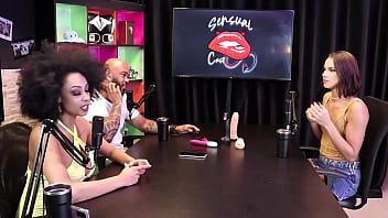Preview 3 of Fact Dildo - Gostosa mostra o cu ap&oacute_s dizer querer ser a Rainha do Anal - Debora Andrade Official