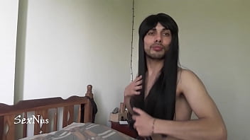 Preview 3 of Male Desperation Piss - Chico caliente con peluca negra