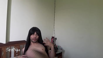 Preview 4 of Male Desperation Piss - Chico caliente con peluca negra