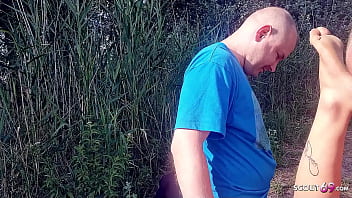 Preview 3 of Perv Small6 - Echter Amateur Dreier am Strand mit reifer T&uuml_rkin und 2 jungen Deutschen