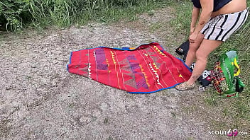 Preview 1 of Perv Small6 - Echter Amateur Dreier am Strand mit reifer T&uuml_rkin und 2 jungen Deutschen