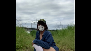 Preview 2 of Amarcan Brothar Sistar Sex Video - 女装まゆが河原で全裸で大股開き