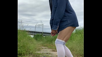 Preview 1 of Amarcan Brothar Sistar Sex Video - 女装まゆが河原で全裸で大股開き