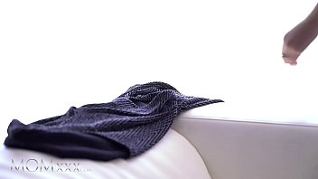 Preview 1 of Mon Hindi Com - Mature BBW Lady Lynn Slides Her Pussy up and Down a Skinny Man&#039_s Dick