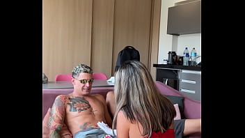 Preview 1 of Spread Ebony Solo - AINDA BEM QUE MEU PARCEIRO ADORA SER CORNO,  QUE PUTARIA GOSTOSA