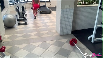 Preview 2 of Bbw Squits - Milf gostosa deixou o Personal Trainer foder ela no doggystyle e sem camisinha depois do treino!
