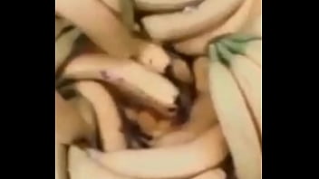 Preview 1 of Kvozdgeyh - Video viral de tikktokk martiiaciar comiendo una banana