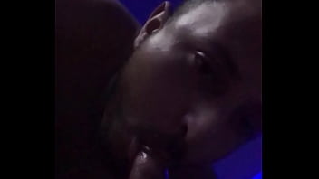 Preview 2 of Gros Cons - Chupando o pau do pai do meu amigo