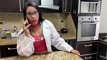 Preview 4 of Alnah Rae Joe - Mi Hermosa Madrastra Doctora me dio la Pastilla equivocada Ahora tiene que Ayudarme con mi Erecci&oacute_n Sacandome la Leche