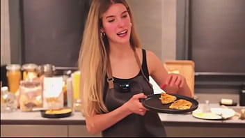 Preview 3 of Sex Teen Gay - Irina Isasia cocinando