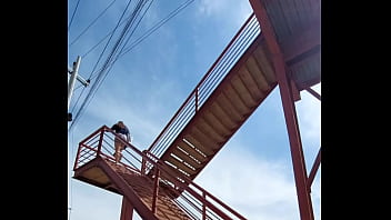Preview 4 of Www Hoot Natok - Chica en falda subiendo puente