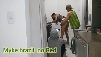 Preview 2 of Husband And Wife Change Partner - Diarista vai na minha casa faser  limpesa    mais ela acaba  dando para  me  bem gostoso  na co zinha  de casa