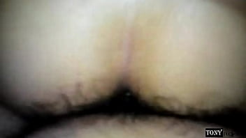 Preview 3 of Stolen Video Gangbang - Convenc&iacute_ a mi vecina de hacer un v&iacute_deo porno.. Yo estaba tan nervioso que se me cay&oacute_ la c&aacute_mara y ella s&oacute_lo se re&iacute_a de mi,  pero me dio el culo para que se la muestre a mis amigos.