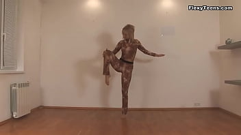 Preview 2 of Indian Women Nude Pictures - Venetian masked girl Anna spreading her legs wide