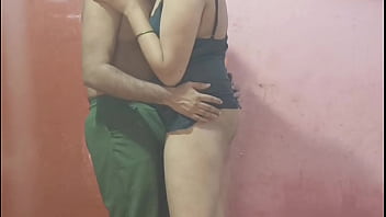 Preview 1 of Hindi Redtub - Hot Indian Padosi bhabhi ki mast jawani enjoying