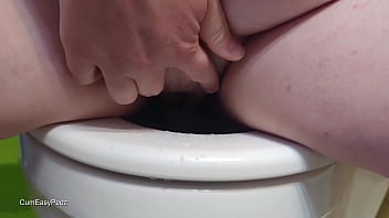 Preview 1 of Sex Vidio Marwadi 18 Yers - She pees,  a 37 scene compilation from the bathroom toilet