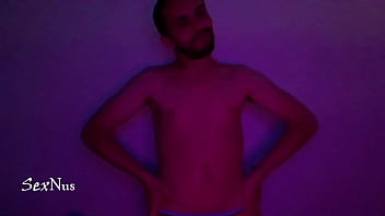 Preview 3 of Kajal Sex Videos Dlood - Chico caliente bailado con luz morada