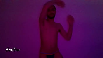 Preview 1 of Kajal Sex Videos Dlood - Chico caliente bailado con luz morada