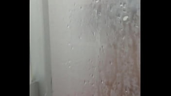 Preview 3 of Figure Show - Mi novia tomando una ducha
