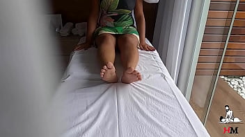 Preview 1 of Teacher Does Porn - Camera escondida filmou terapeuta passando a m&atilde_o na paciente novinha
